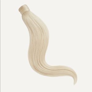 Luxy Ponytail Extension (20” platinum blonde)